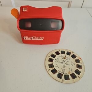 Vintage View Master 3D Viewer Red Classic Slide Viewer 1 Film Card Bugs Bunny